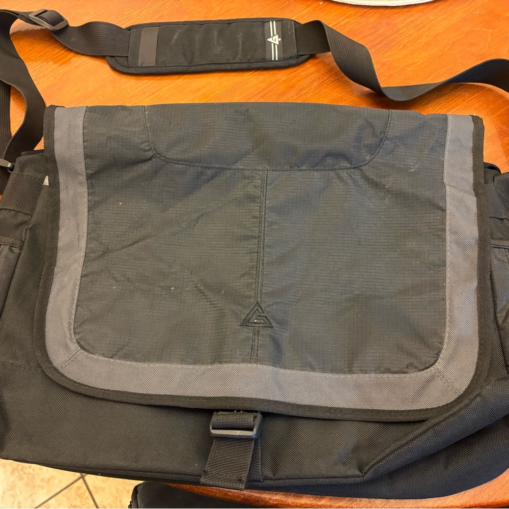 Greatland laptop/messenger bag